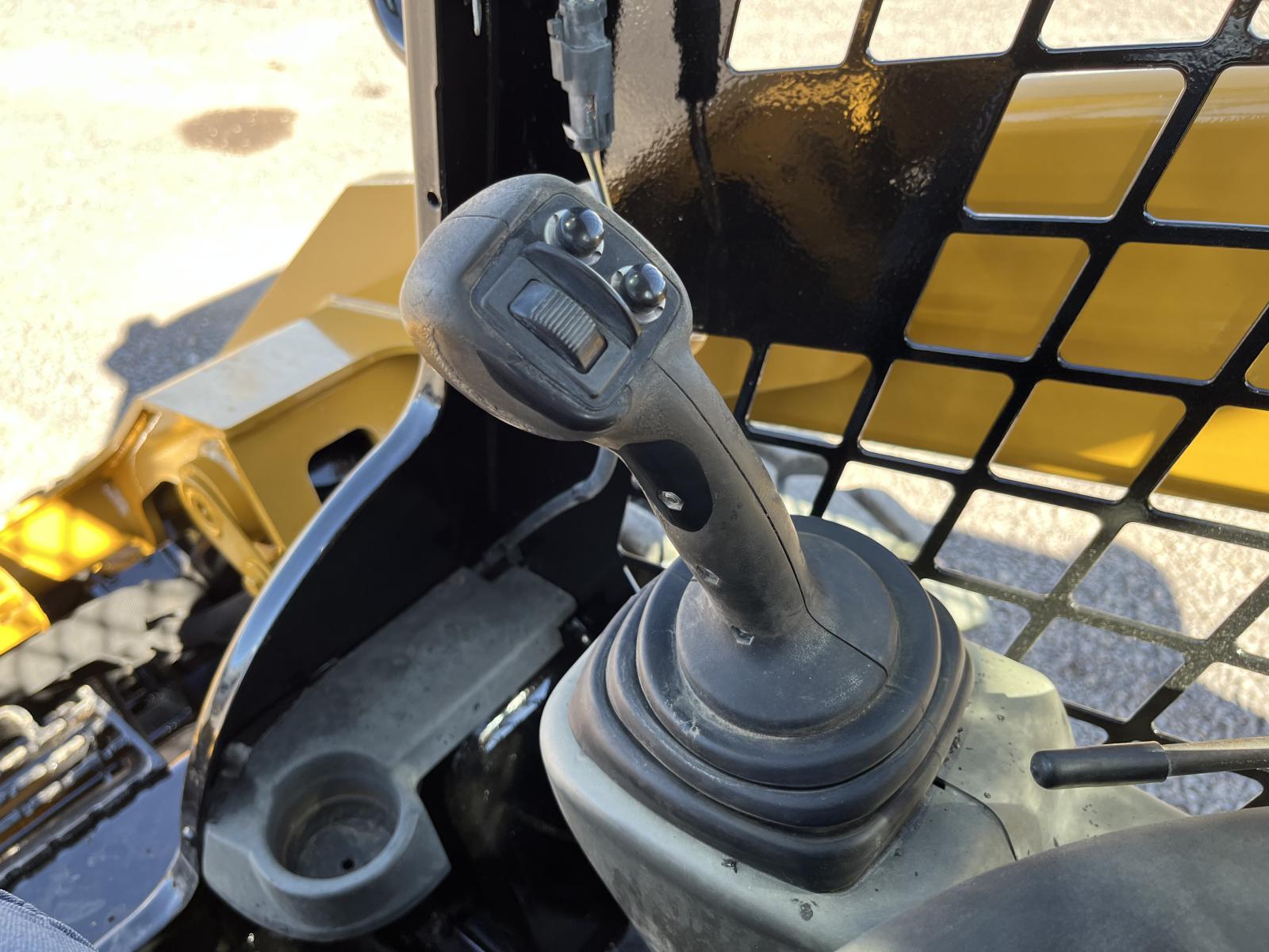 ./imagenes/INVOICE/2019/16921/CATERPILLAR 262D (13).JPG